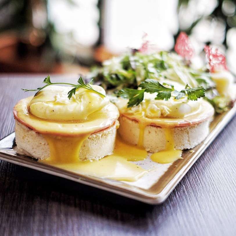 EGG BENEDICT SOUFFLE PANCAKE YAKITATE