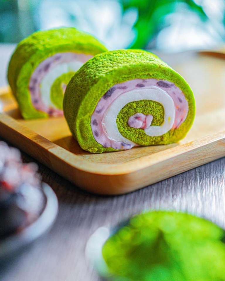 Matcha Mochi Adzuki Roll Cake – YAKITATE